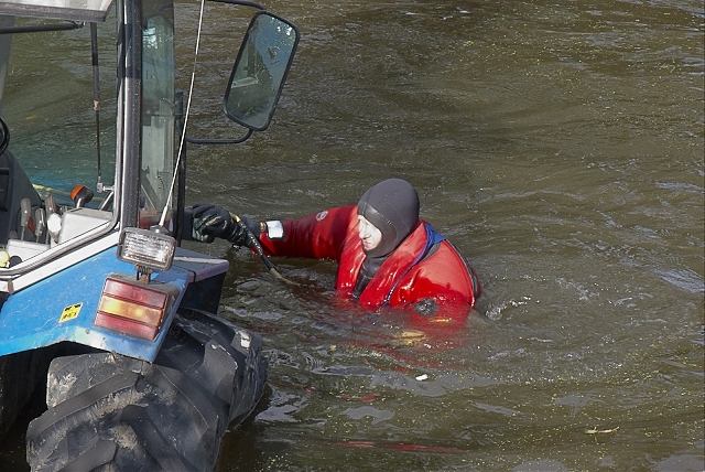 2010/236/GB 20100913 056 Voertuig te water Hoofdvaart Oost.jpg